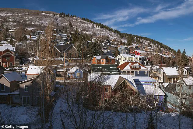 Utah Billionaire's Controversial Mansion Plan Sparks Debate Over Exclusive Access to Information