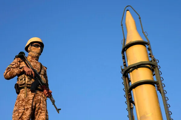 Iran Deploys Advanced Missiles in Escalating Standoff with U.S. Over Middle East Bases