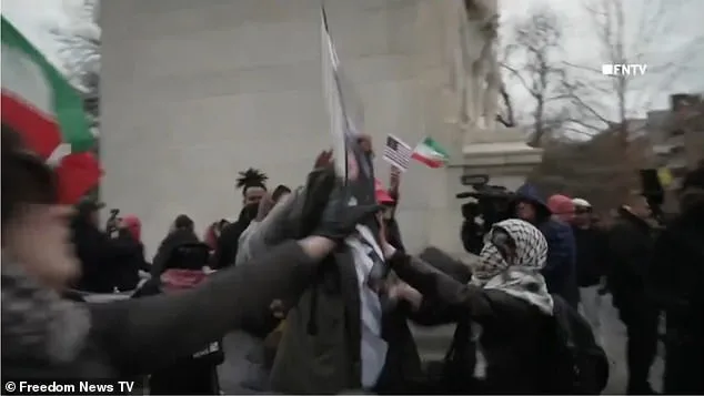SpongeBob Sweatshirt and Keffiyeh Scarf: Unusual Symbols Amid Violent Clash at Khamenei Vigil in New York