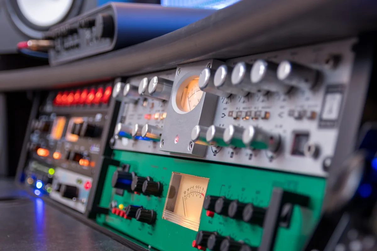 Iran Revives Cold War-Era Numbered Radio Stations for Encrypted Communications